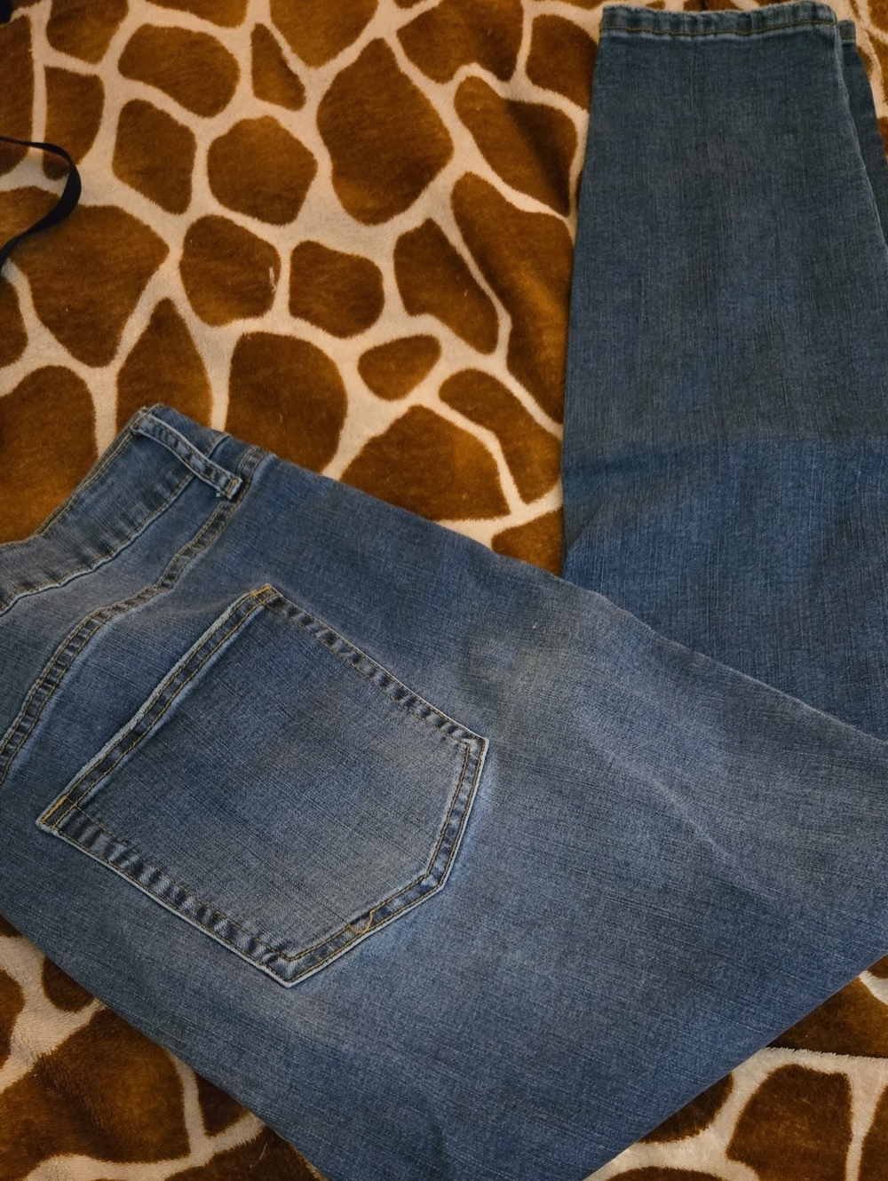 JustFab Light Blue Denim Jeans with Gold Stitching 22W